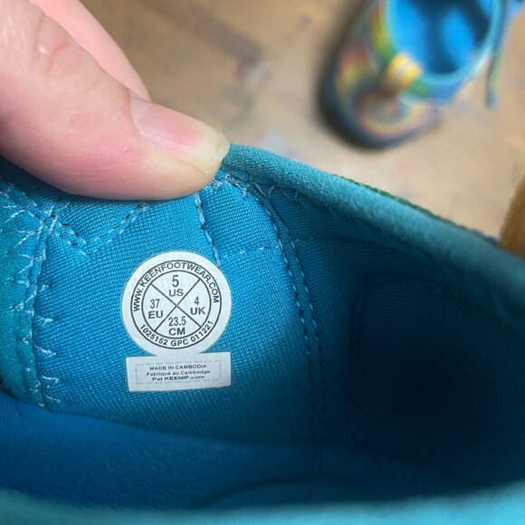 KEEN Closed Toe Sandal, Vivid Blue/Original Tie Dye Unisex Big Kids Size US 5 - Picture 7 of 11